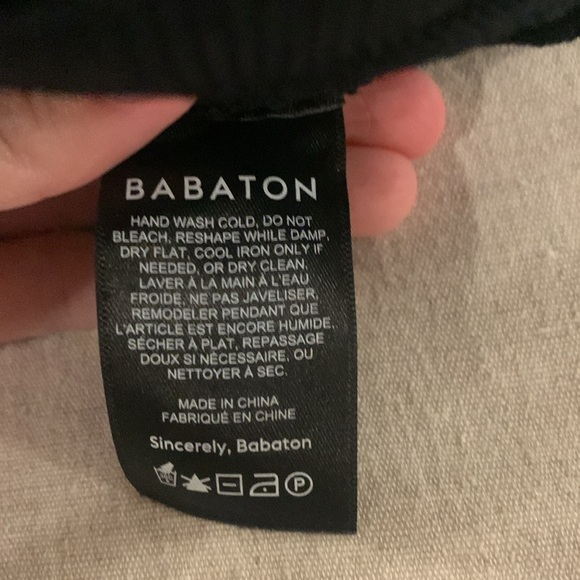 Aritzia stretchy crop top - Picture 3 of 4